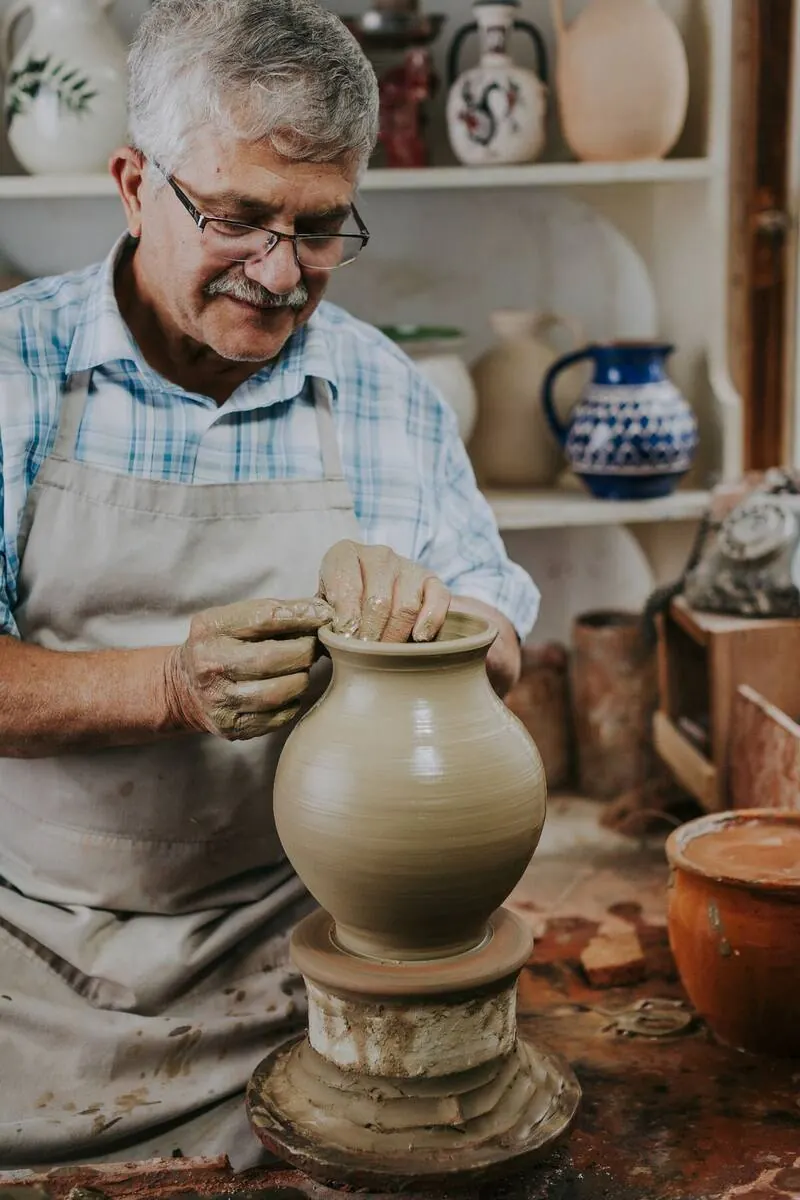 Hasan Eminağa shaping a vase at the potter's wheel in the Dizayn74 studio